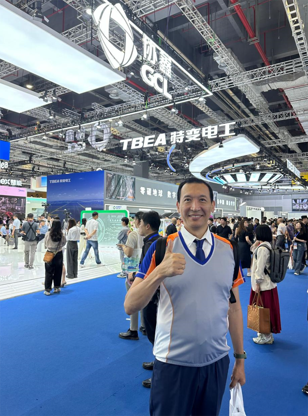 Visiting the SNEC exhibition